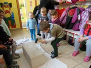 Šroubujeme, zatloukáme, vrtáme a řežeme -polytechnika ve školce